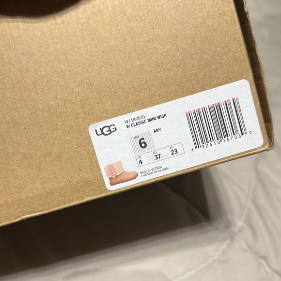 UGG - Picture 5 of 5